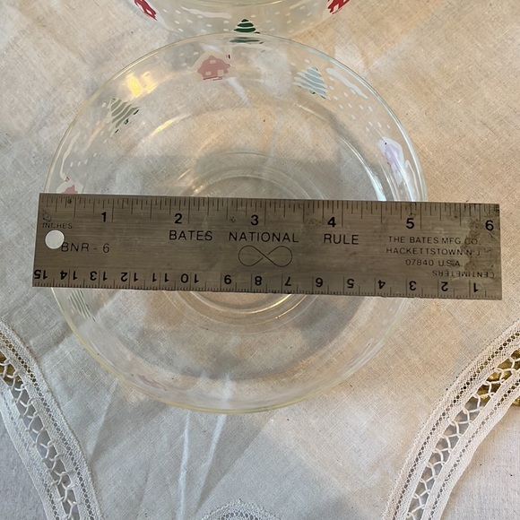 Three Decorative Christmas Holiday themed clear plastic bowl - Picture 5 of 6